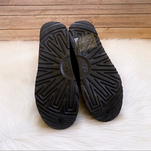 UGG Men’s Harkley Waterproof Black Boots - Picture 8 of 8